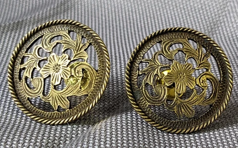 2 VINTAGE  Brass Etched Pin BUTTONS Floral Flowers 1800’s? Cover