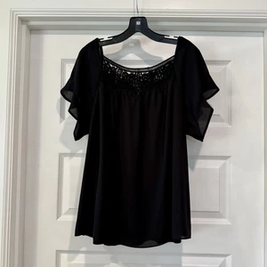 Chelsea & Theodore Women’s Size XL Blouse Top Short Sleeve Black Sheer Lace Neck - Picture 1 of 12