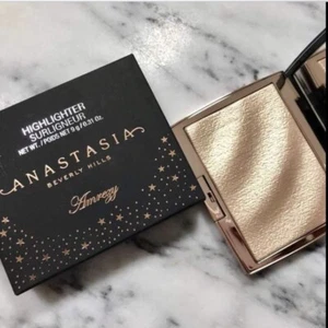 BRAND NEW IN BOX - ANASTASIA BEVERLY HILLS Amrezy Highlighter | limited Edition - Picture 1 of 2
