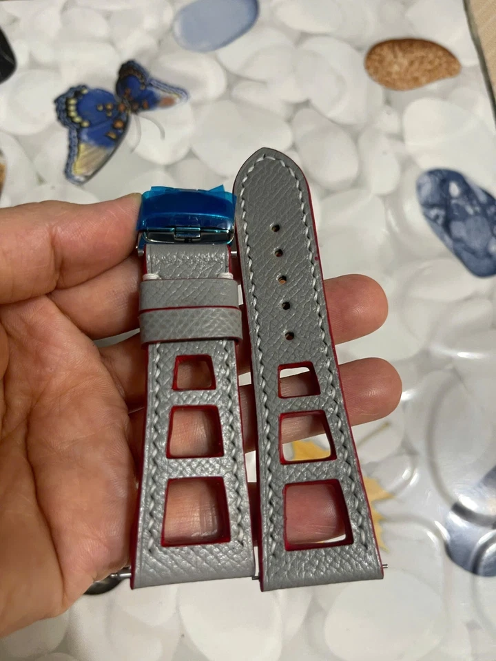 Correa de reloj acolchada de cuero de becerro Epsom gris real genuino de 24 mm/20 mm Foto 1 de 4