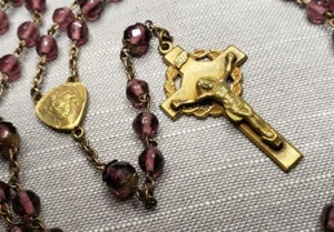 Vintage Rosary Mid Century Purple Glass Beads Christian H90 - Picture 1 of 6