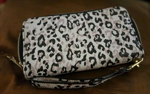 MAURICES Animal Print 2 Sided Wristlet Compact Soft Roomy Nice! - Picture 1 of 14