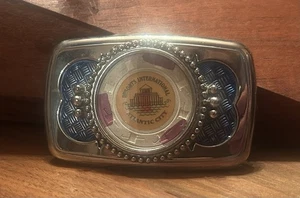 Resorts International Atlantic City Gürtelschnalle Casino Chip selten Vintage - Bild 1 von 5