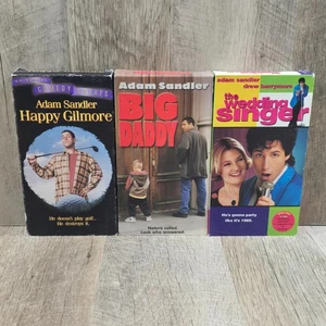 Adam Sandler VHS Lot - Happy Gilmore, Big Daddy, & The Wedding Singer - Foto 1 di 5