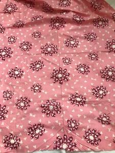 Stampa cotone vintage margherita e foglia marrone, bianco su rosa 5 anni x 36" larghezza - Foto 1 di 5