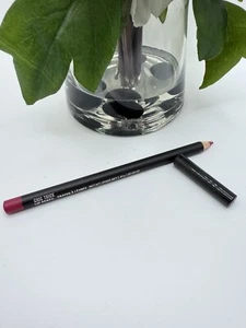 MAC Lip Pencil Chic Trick Full Size 1.45g - Picture 1 of 1