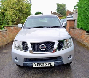Nissan Navara Acenta (2010) 2.5 dCi Double Cab Manual 4WD Euro 4 in Silver (190p - Picture 1 of 22