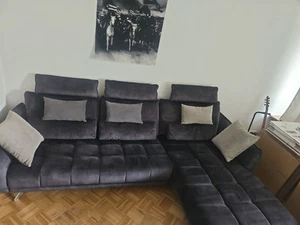 L-Form Sofa in Grau mit Kissen - Bild 1 von 7