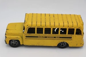 Vintage 1960's Hubley Yellow School Bus Pressed Steel Made in USA (9.25") - Imagen 1 de 7