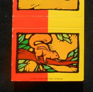 1970er Eichhörnchen auf Blattglied über dem Boden versteckte Eichhörnchen im Überfluss Streichholzheftchen - Bild 1 von 1