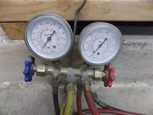 Robinair Vintage A/C set calibri collettore usato per R12 Freon R22 - Foto 1 di 3