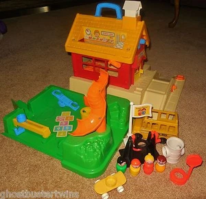 VINTAGE FISHER PRICE LITTLE PEOPLE PLAY FAMILY SCHOOL HOUSE PLAYGROUND #2550 LOT - Picture 1 of 12