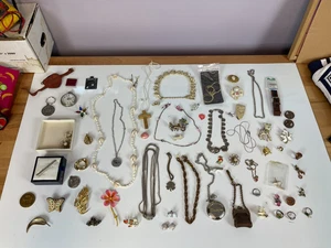 Vintage Costume Jewelry Lot Brooches Necklaces Earrings Watches Mixed Styles 50+ - Picture 1 of 9