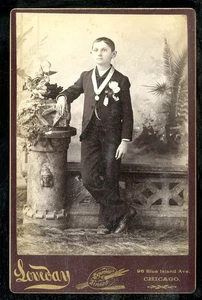 Antique Cabinet Card Photo HANDSOME YOUNG MAN IN SUIT CHICAGO - Picture 1 of 2