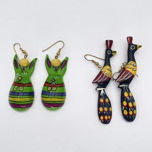 Lote de joyas de arte popular con aretes de madera pintados hechos a mano conejito conejo pájaro - Imagen 1 de 5