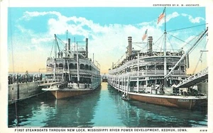 KEOKUK IOWA STEAMBOATS THROUGH LOCK MISSISSIPPI RIVER POWER DEVELOPMENT P/C - Bild 1 von 2