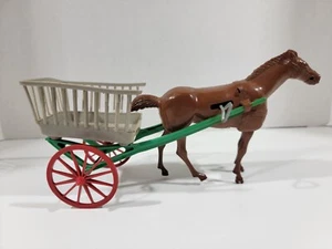 Caballo marrón de plástico duro Wolverine de colección con carro gris que falta conductor - Imagen 1 de 10