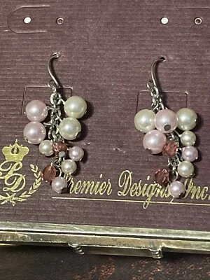 Pendientes colgantes Premier Designs blanco/rosa imitación perla racimo de uva ~1 1/4" Foto 1 de 4