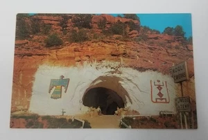 Postal Little Hollywood Kanab UT Moqui Caverns arte indio ruta de Estados Unidos 89 c1958 - Imagen 1 de 3