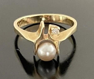 Anillo modernista de oro amarillo macizo de 14K de 6 mm con perlas y diamantes tamaño 9,5 - Imagen 1 de 5