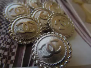 CHANEL 14 Silver TONE METAL BUTTONS CC LOGO 18 MM LOT 14 - Picture 1 of 4