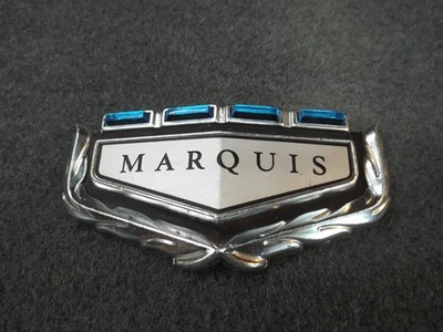 Nuevo de Lote Antiguo Panel de Cabecera Emblema 1969 Mercury Marquis/Colony Park-Insignia-Capucha Adorno 69 Foto 1 de 4