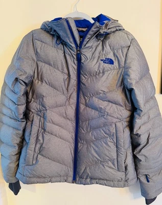 Chaqueta de abrigo acolchada con capucha North Face para mujer gris azul 550 relleno mediano Foto 1 de 4