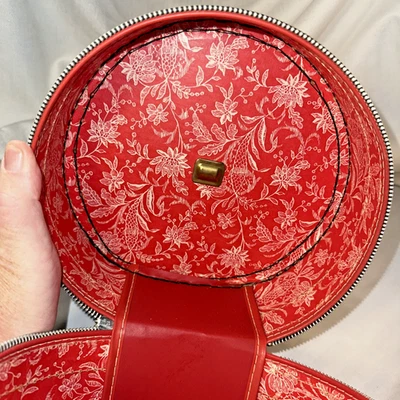 Caja de sombreros vintage grande redonda negra con cremallera tirador de cremallera y asa de transporte Foto 1 de 4