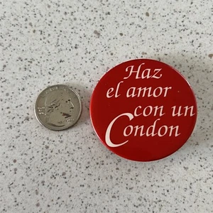 Make Love With A Condom auf Spanisch LGBT Pride Awareness Pinback Button #45297 - Bild 1 von 2