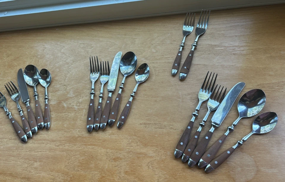 Juego de 3/5 cubiertos de acero inoxidable Hampton Chefs Bistro marrón 17 piezas con remaches leer Foto 1 de 4