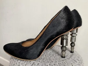 Zapatos de salón AllSaints de piel de pony negros apilados ornamentados plateados con tacón punta Reino Unido 6 - Imagen 1 de 13