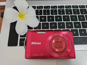 Nikon NIKKOR COOLPIX S3300 Digital Camera RED 16.0MP 6x Optical Zoom English - Picture 1 of 8