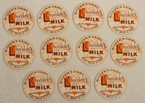 RICKER'S DAIRY CHOCOLATE MILO MAINE 11 FLASCHENVERSCHLÜSSE - Bild 1 von 2