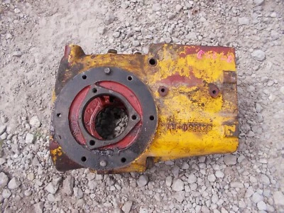 Farmall Cub Low Boy LB IH Tractor transmission housing gear holder case 351530R7 - Image 1 of 4