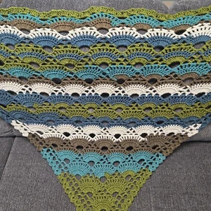 Handgefertigtes großes Virus Stitch Tuch türkis blau grün braun weiß 74 x 37 neu - Bild 1 von 8