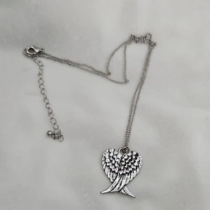 Collana con ciondolo ali angelo tono argento nuova senza etichetta ali angelo cielo in ricordo - Foto 1 di 6