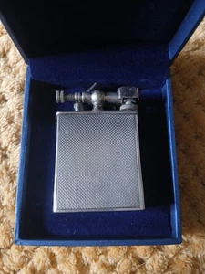 An Art Deco Sterling Silver Petrol Lighter, Machine Turned, In Excellent Order. - Picture 1 of 6