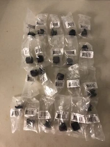 Lotto di 21 pomelli e tiranti ferramenta armadio quadrati bronzo lucidato ad olio 81091 invecchiati - Foto 1 di 2