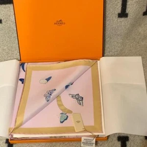HERMES Carre 90 Hermes Story Seidentuch 90 cm Neu mit Karton - Bild 1 von 4
