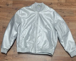 Chaqueta de bombardero universitaria BLANKNYC plateada de cuero sintético metálico talla S para mujer - Imagen 1 de 13