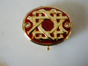 Estee Lauder Pressed Powder Oval Compact Red Geometric Design, Gold, Crystal - Imagen 1 de 2