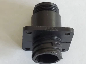 1pc AMP 206061-1 Receptacle, 4 Position, Square Flange Mounting - Picture 1 of 3