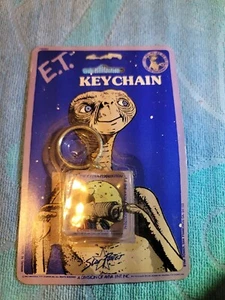 Vintage 1982 E.T. The Extra Terrestrial Keychain/Key Ring ET & Elliott Side View - Picture 1 of 3