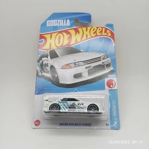 Hot Wheels 2023 Godzilla Nissan Skyline GT-R R32 White - Picture 1 of 3