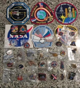 Lote de Memorabillia NASA RARO.  27 pines, 4 parches y 2 pegatinas - Imagen 1 de 6