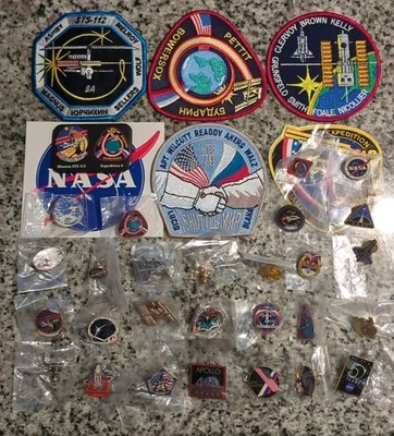 RARE Nasa Memorabillia Lot.  27 Pins, 4 Patches & 2 Stickers - Image 1 of 4