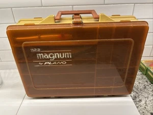 Caja de aparejos de pesca vintage Plano Magnum 1122 organizadora de doble cara con señuelos Mann - Imagen 1 de 14