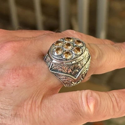 Anillo artesanal grande de plata con piedra citrina grabado floral para hombre Foto 1 de 4