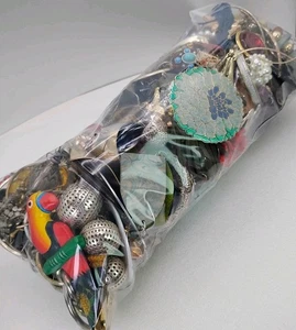 Vintage Mod tragbar kein Müll einzelner durchbohrter Clip Ohrring Posten 3 Pfund Handwerk Wiederverkauf - Bild 1 von 11