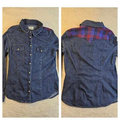 Camisa Levis Para Mujer M Denim Perla Snap Vaquera Occidental Oscura Foto 1 de 4